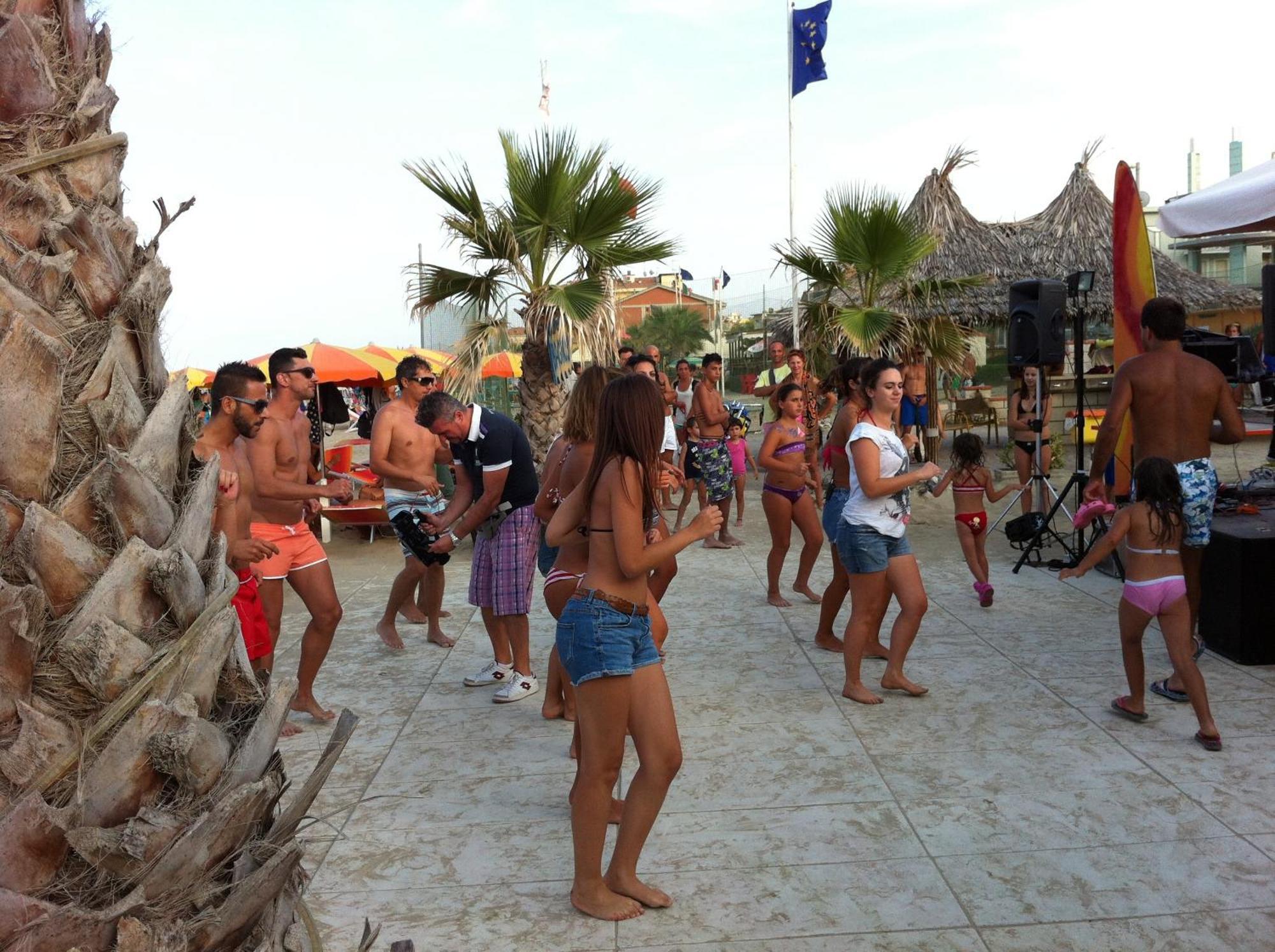 רימיני Hotel Viking מראה חיצוני תמונה
