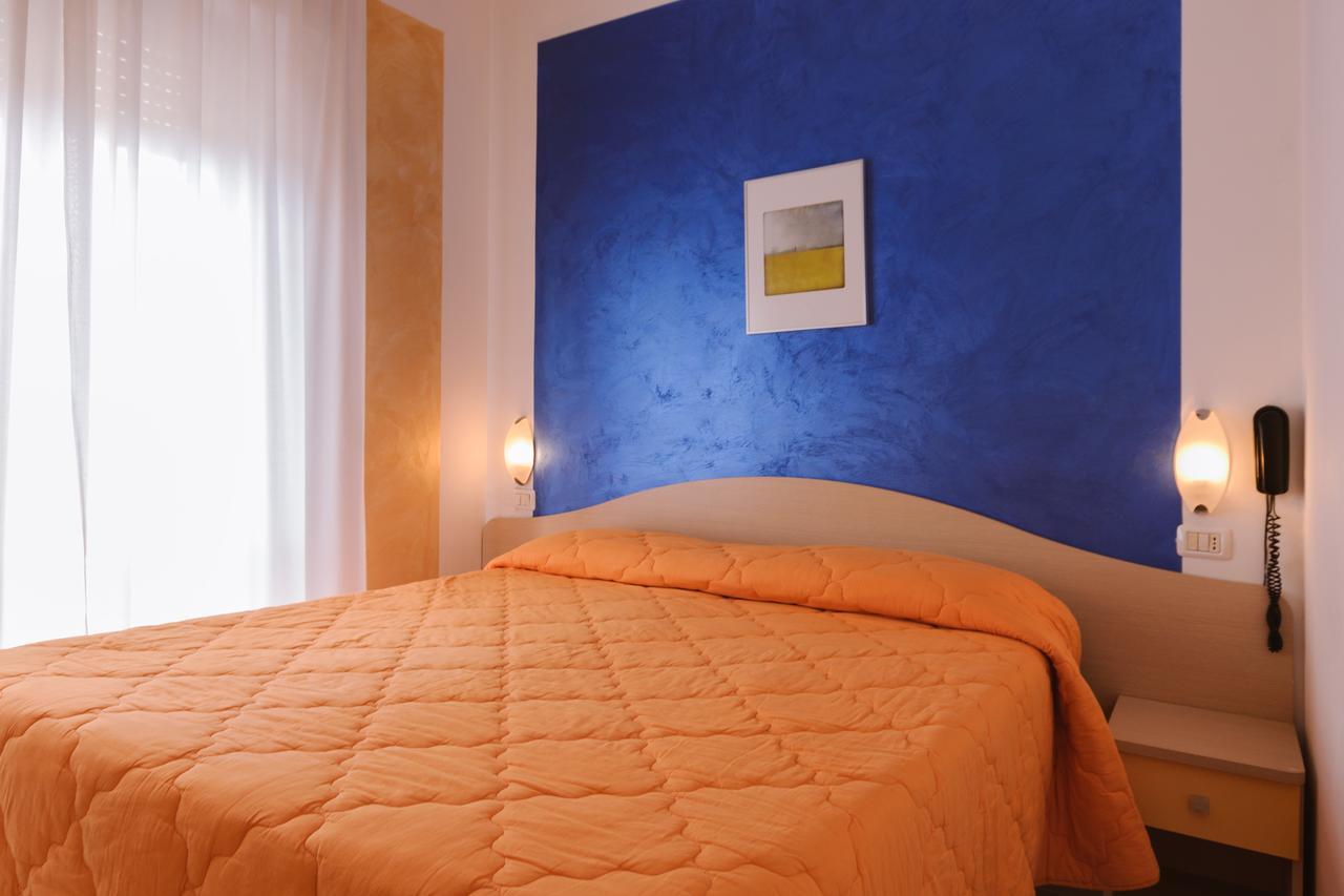רימיני Hotel Viking מראה חיצוני תמונה