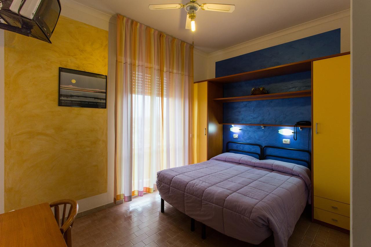 רימיני Hotel Viking מראה חיצוני תמונה