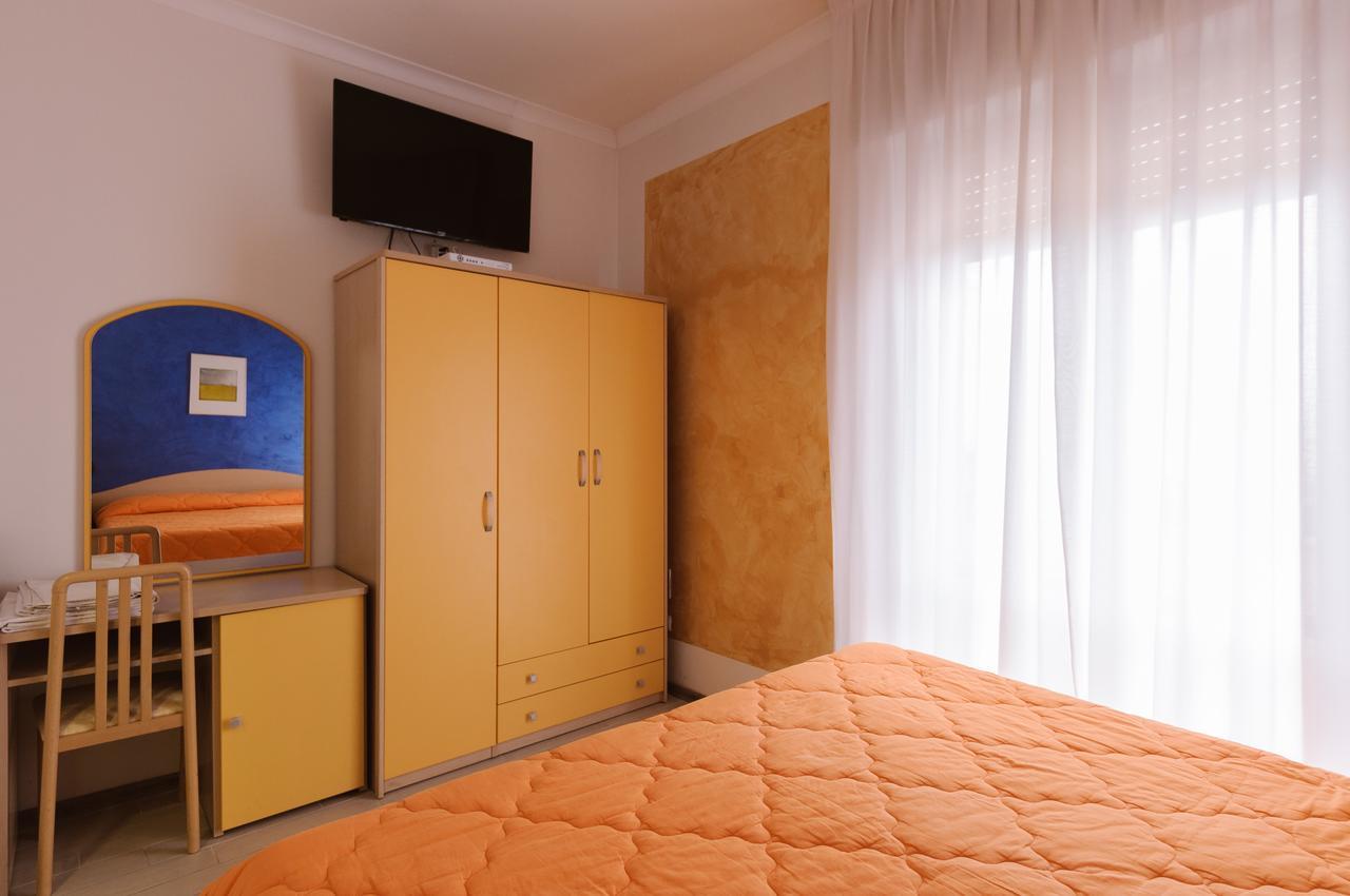 רימיני Hotel Viking מראה חיצוני תמונה